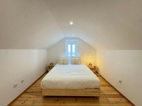 Spacious 3-Bedroom in Estoril-3 Min to the Beach